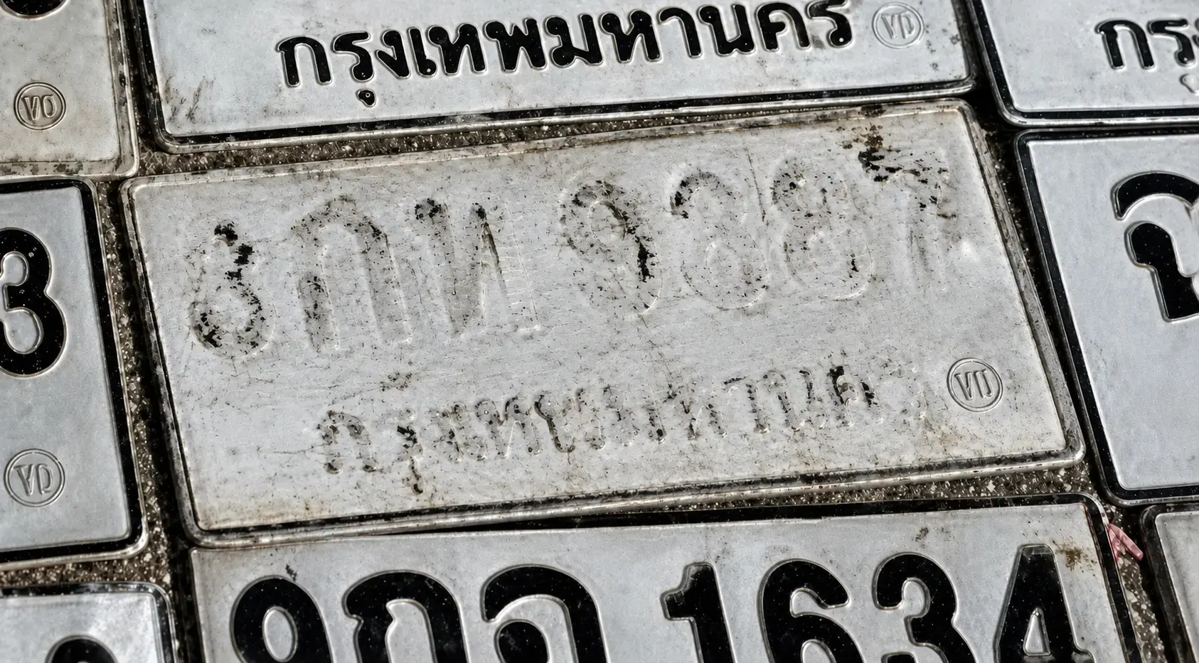 Quite a few Thai license plates are not really decipherable – intentionally so.